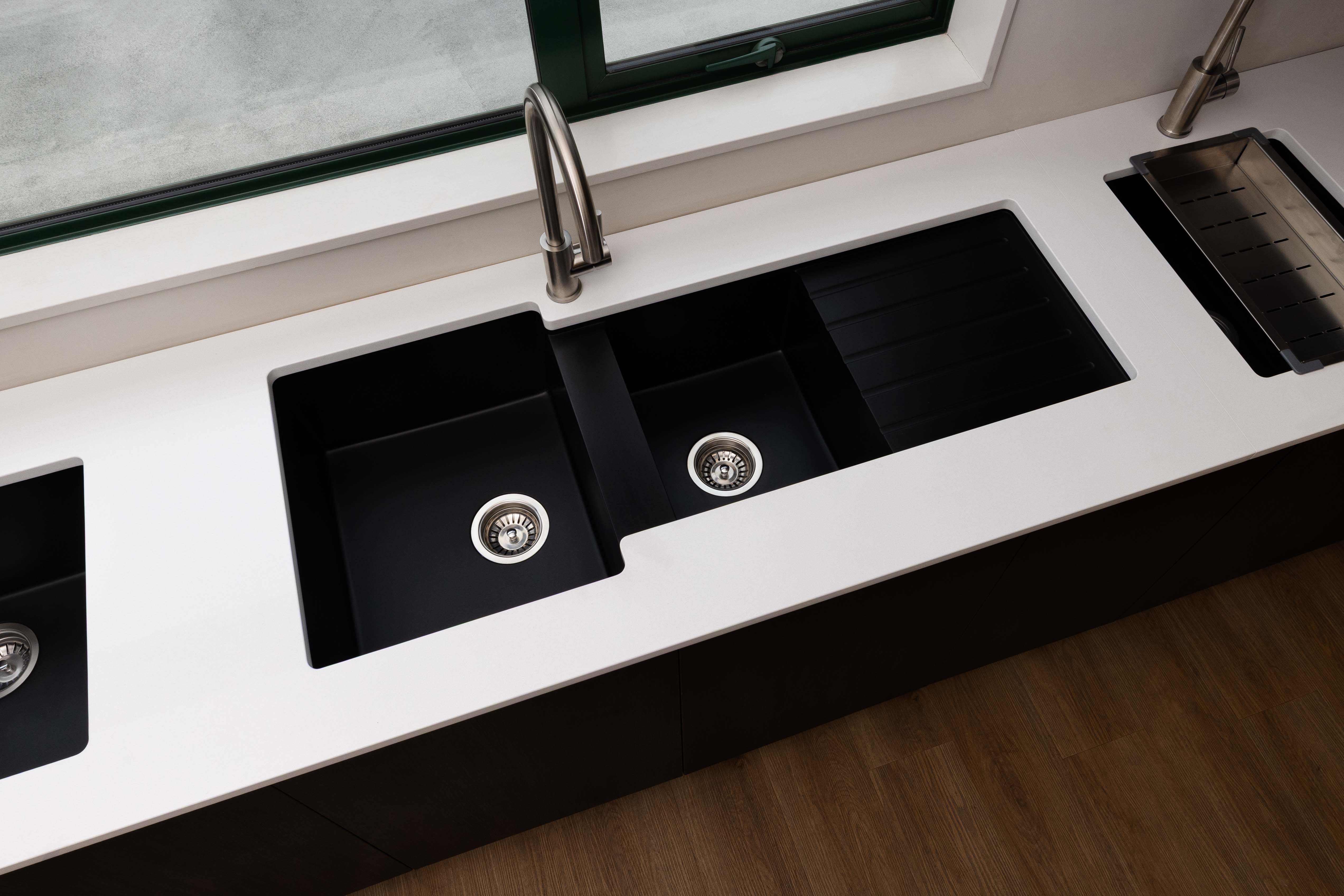 Ellesmere 1100 (Black Granite)
