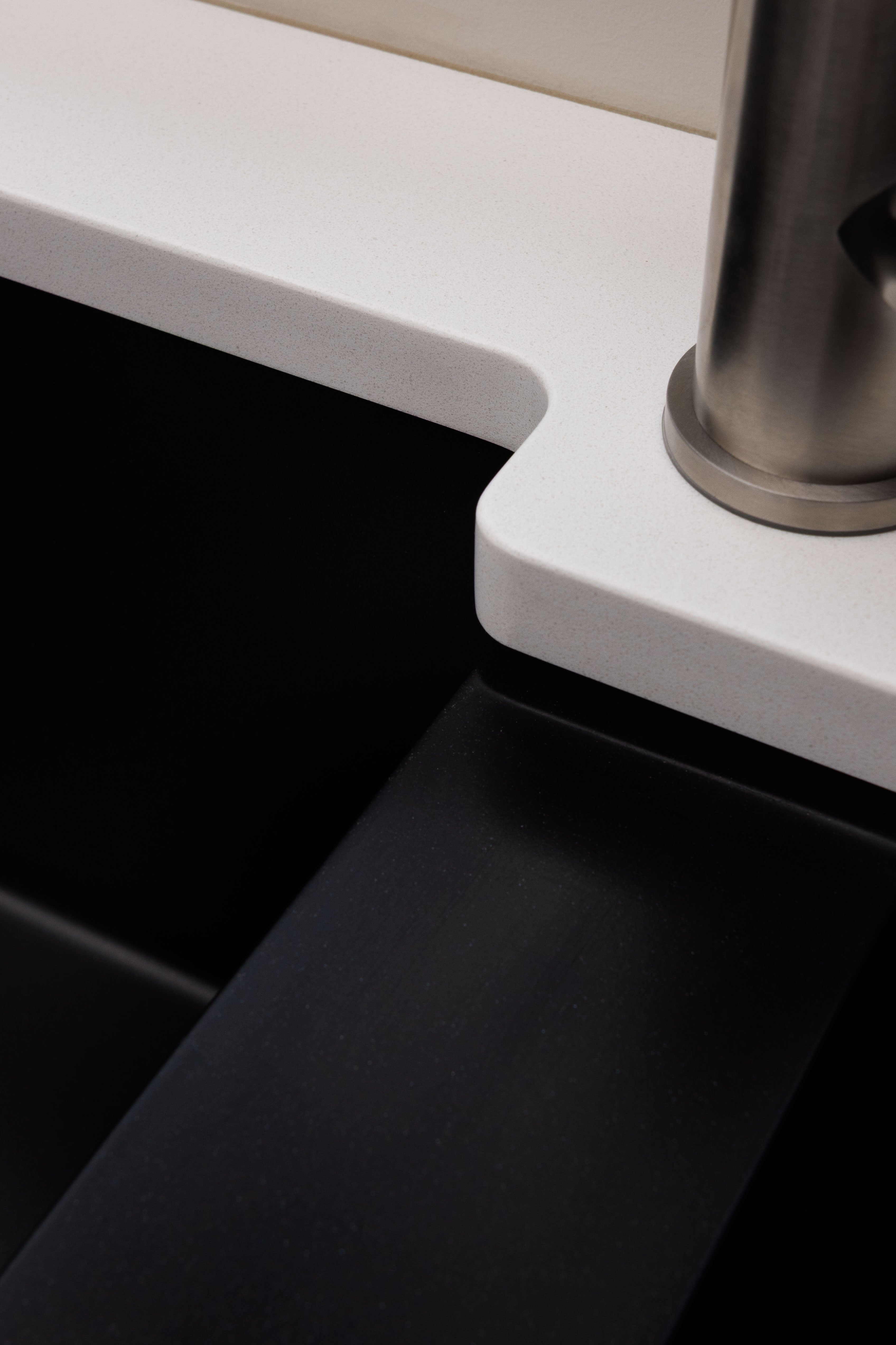Ellesmere 1100 (Black Granite)